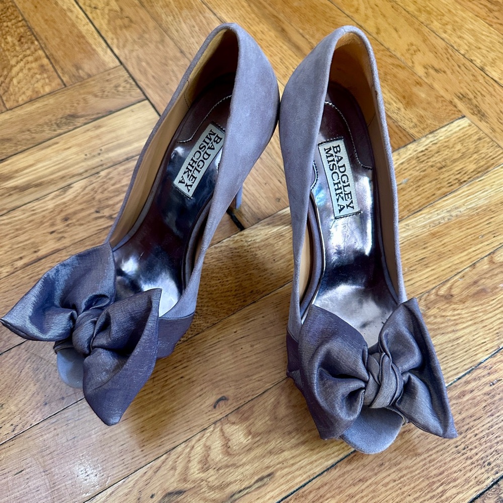 BADGLEY MISCHKA Sydney Women's Taupe Heels with Bow, Sz 6 Wedding Holiday Prom